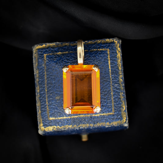 Pendentif goutte vintage en saphir orange synthétique 9 carats en or jaune 9 carats taille émeraude