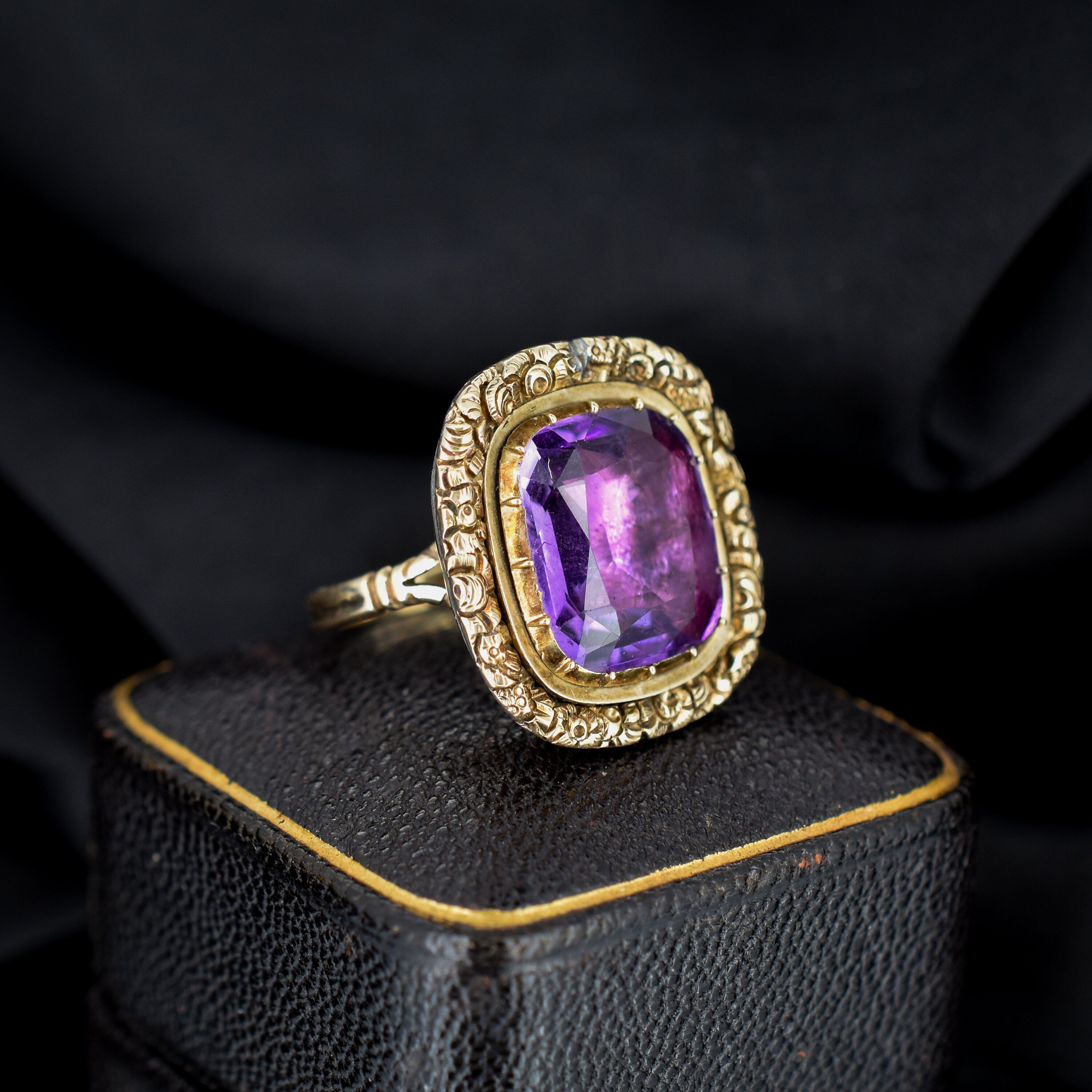 Bague de conversion antique georgienne en amethyste 9 carats en feuill Lancastrian Jewellers