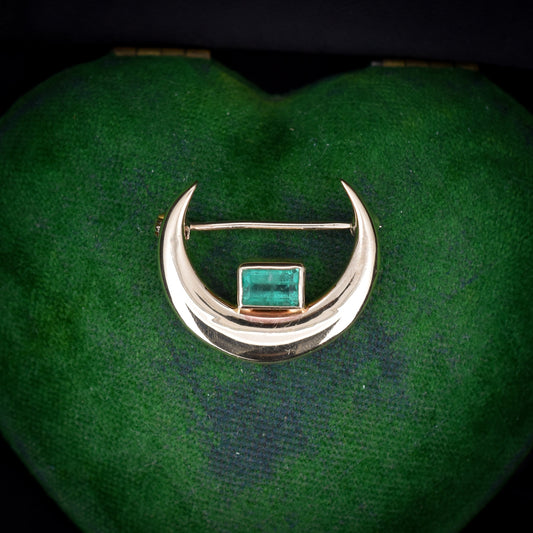 Vintage Emerald 9ct Yellow Gold Crescent Moon Brooch Pin