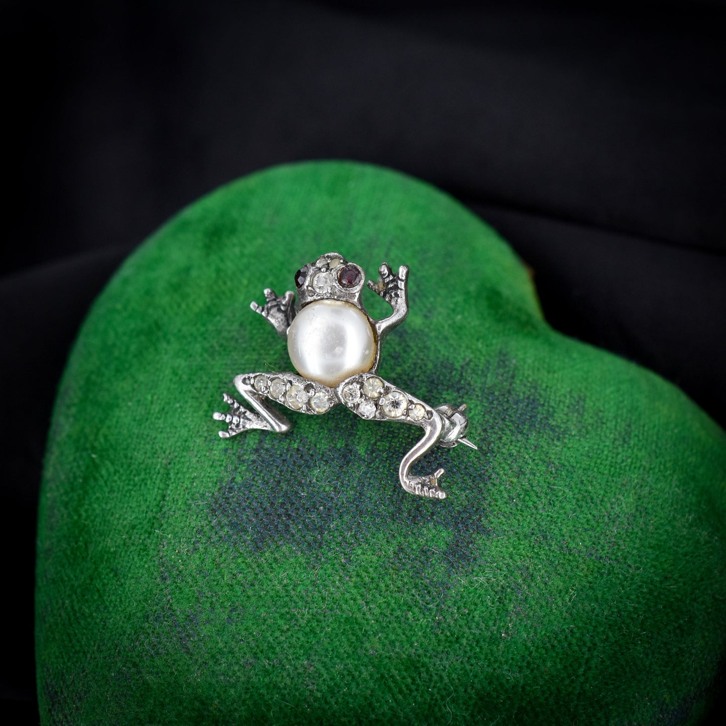 Vintage Paste and Pearl Silver Frog Brooch | Art Deco