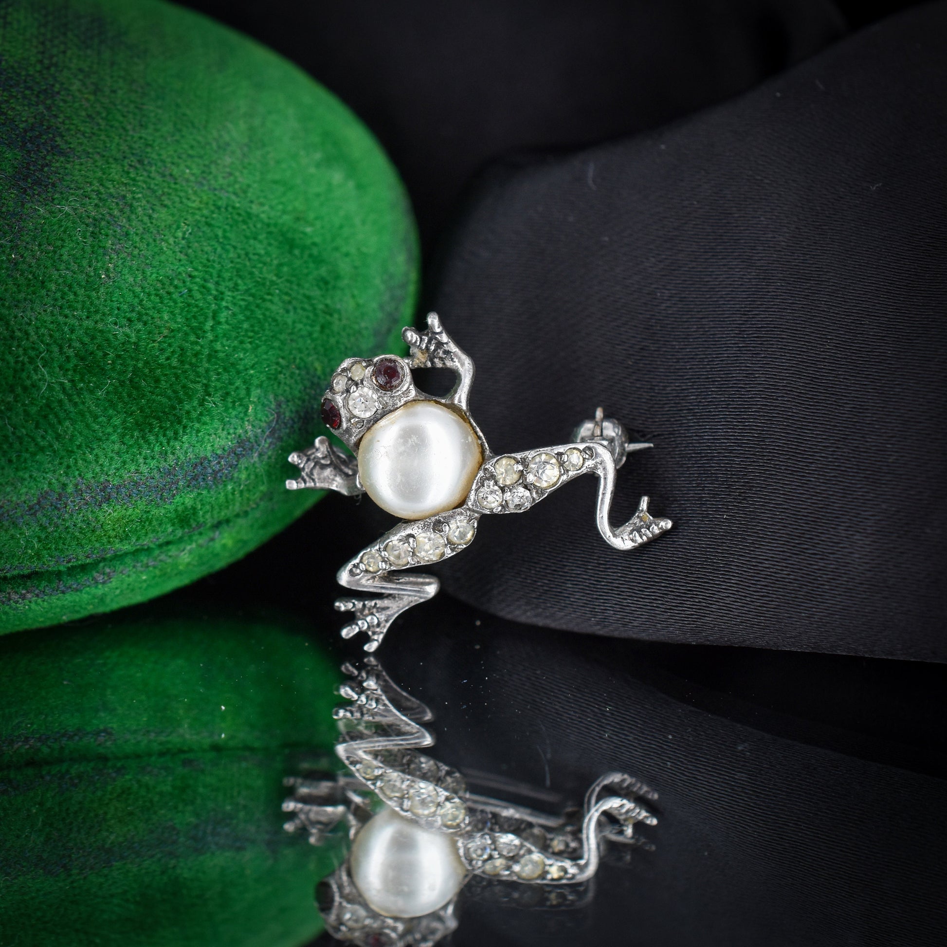 Vintage Paste and Pearl Silver Frog Brooch | Art Deco