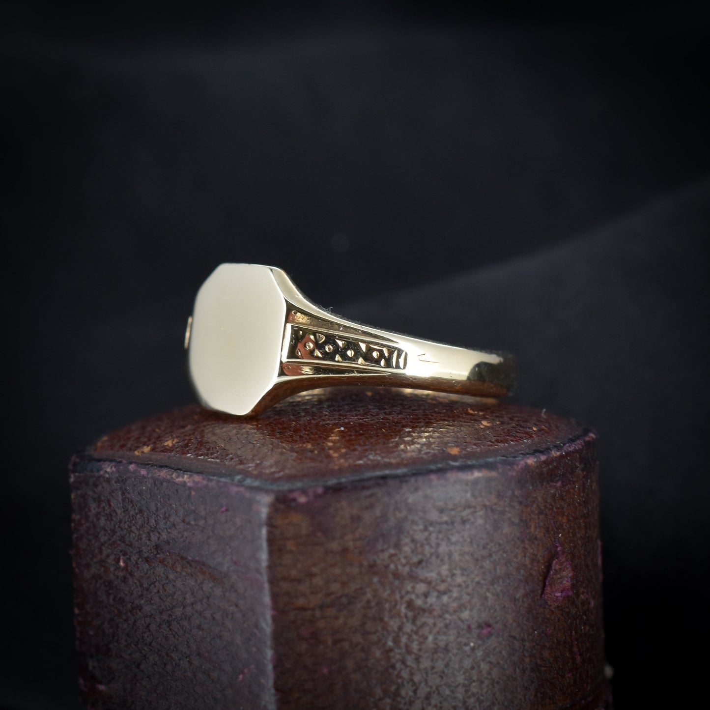 Vintage 9ct Gold Plain Octagon Signet Ring