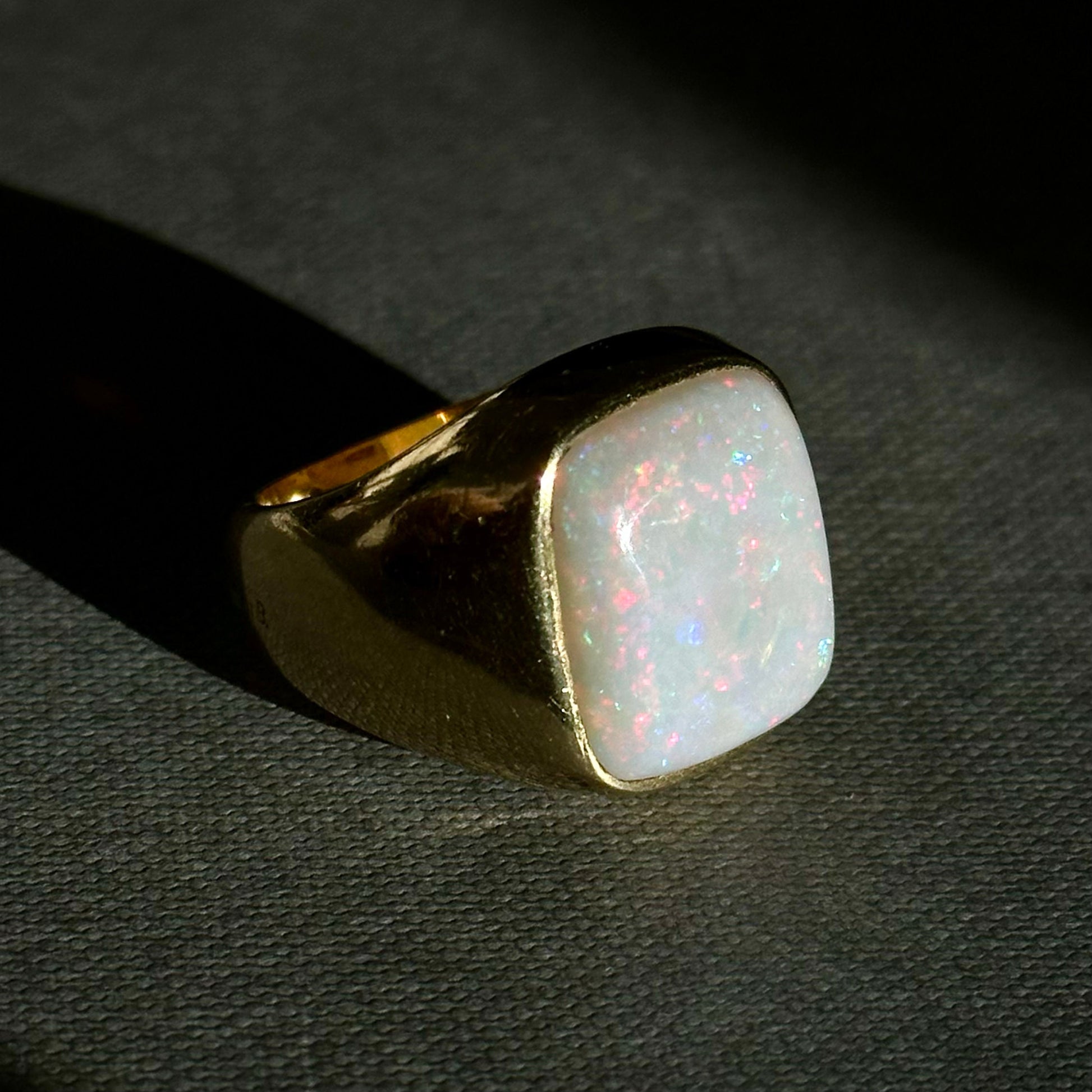 Vintage Natural Opal Solitaire 18ct Yellow Gold Signet Ring - 22.2g