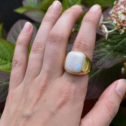 Vintage Natural Opal Solitaire 18ct Yellow Gold Signet Ring - 22.2g