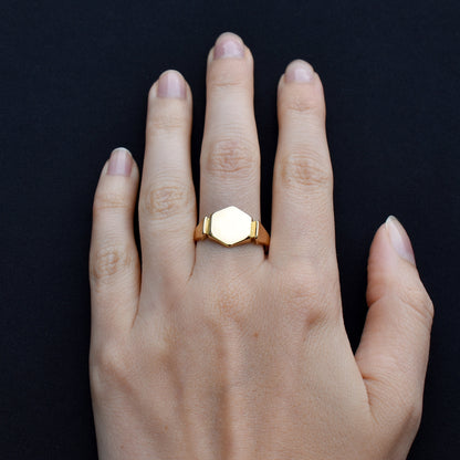 Art Deco 18ct Yellow Gold Plain Shield Signet Ring - Dated Birmingham 1924