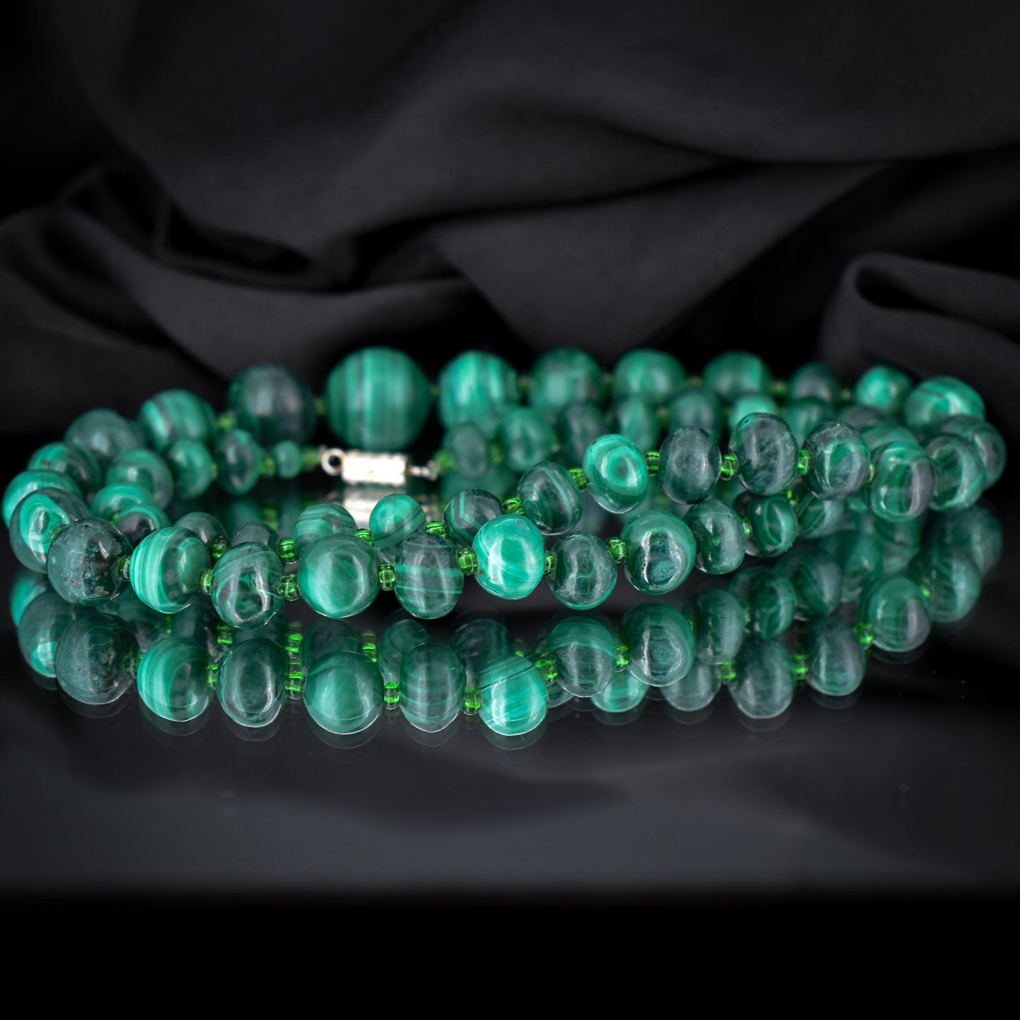 Vintage Graduated Green Malachite Beaded Necklace | 20"