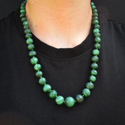 Vintage Graduated Green Malachite Beaded Necklace | 20"