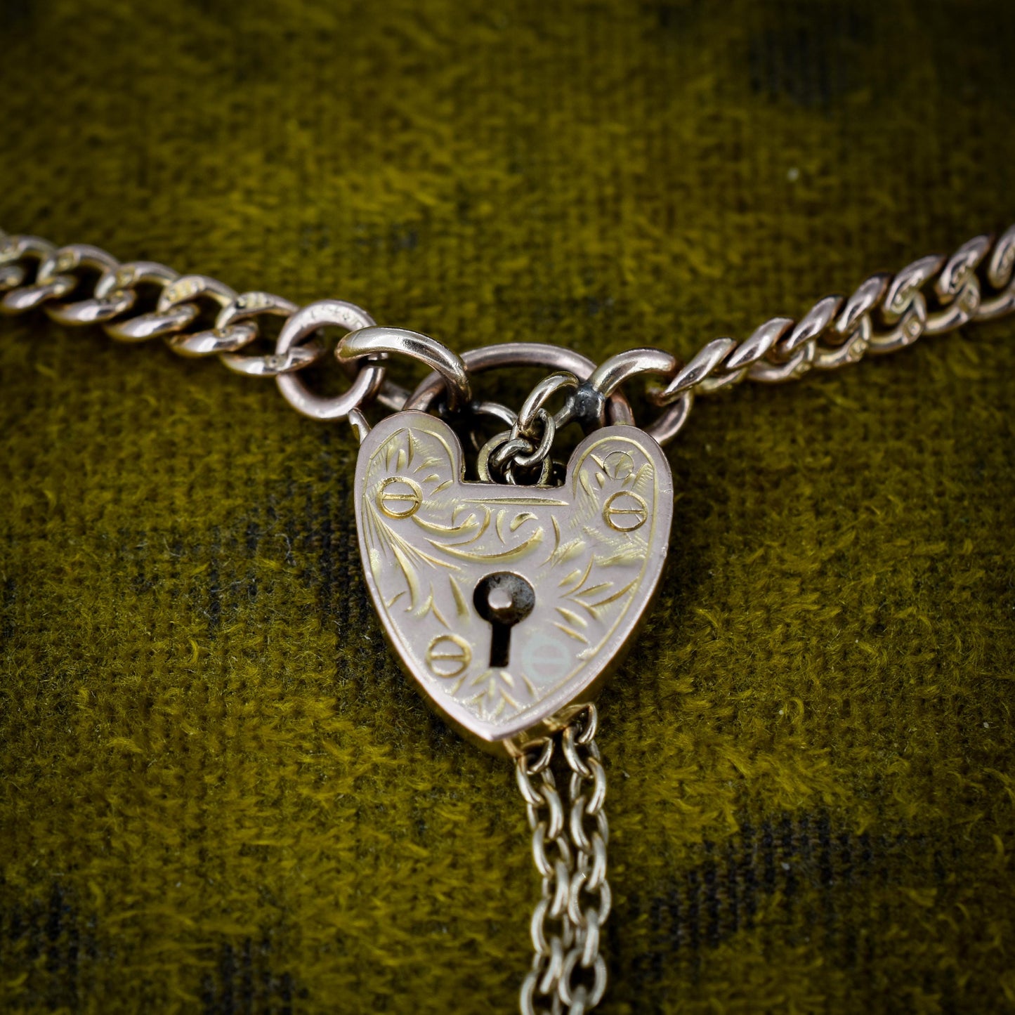 Antique 9ct Gold Graduated Curb Link Heart Padlock Bracelet | 6.5"