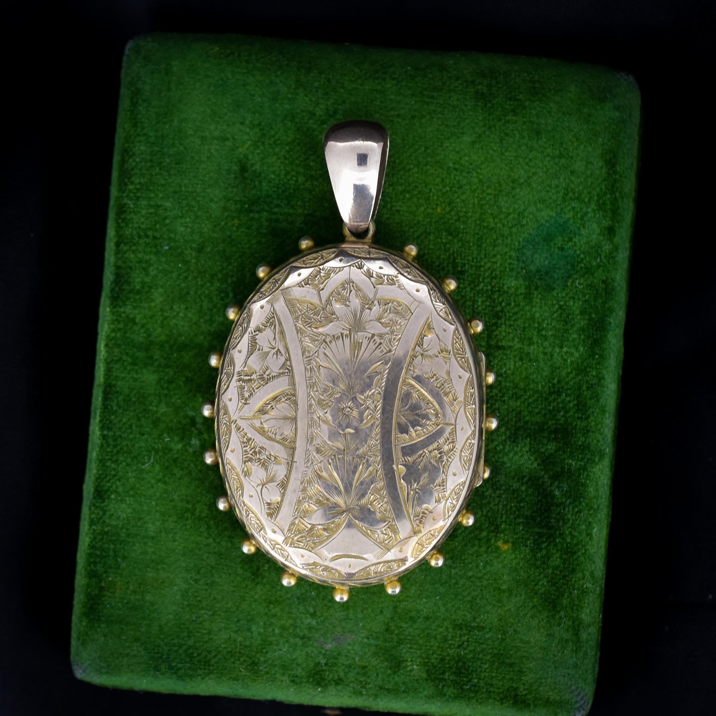 Antique Victorian 9ct Gold Engraved Fancy Oval Locket Pendant