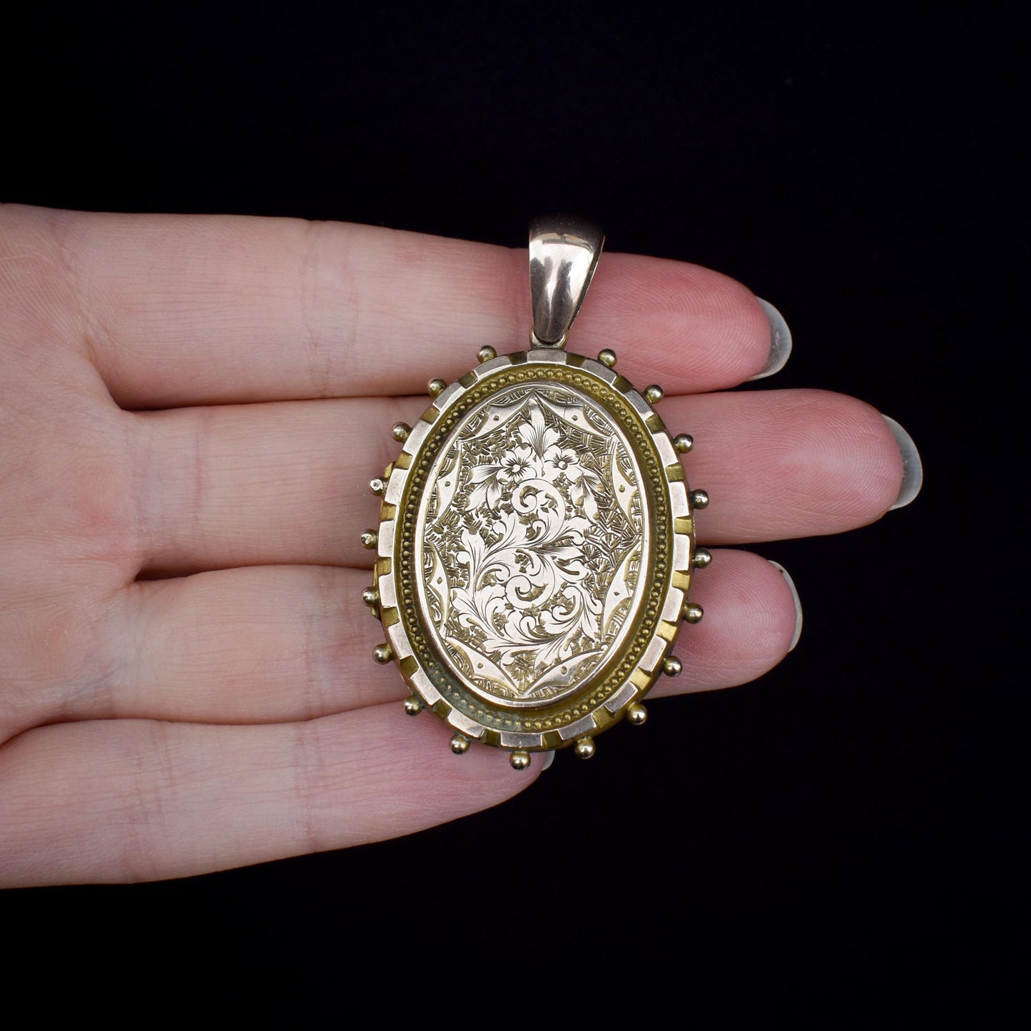 Antique Victorian 9ct Gold Engraved Fancy Oval Locket Pendant