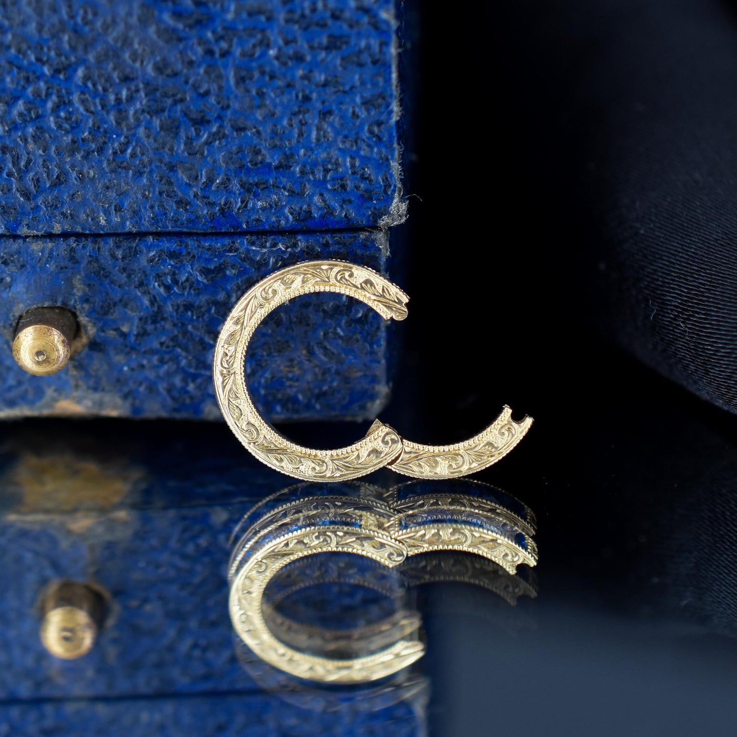 Sapphire 18ct Yellow Gold Engraved Connector Bail Charm