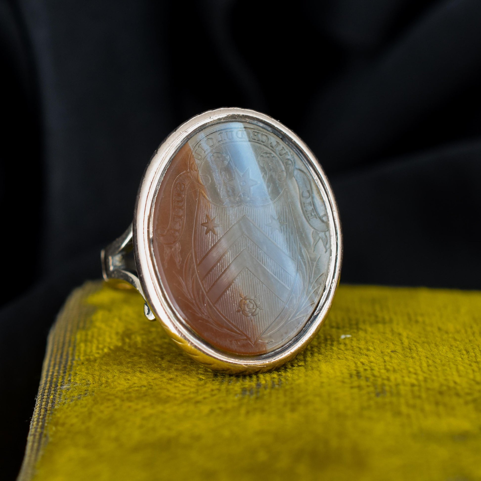 Antique Agate Shield Crest Intaglio 9ct Gold Signet Ring