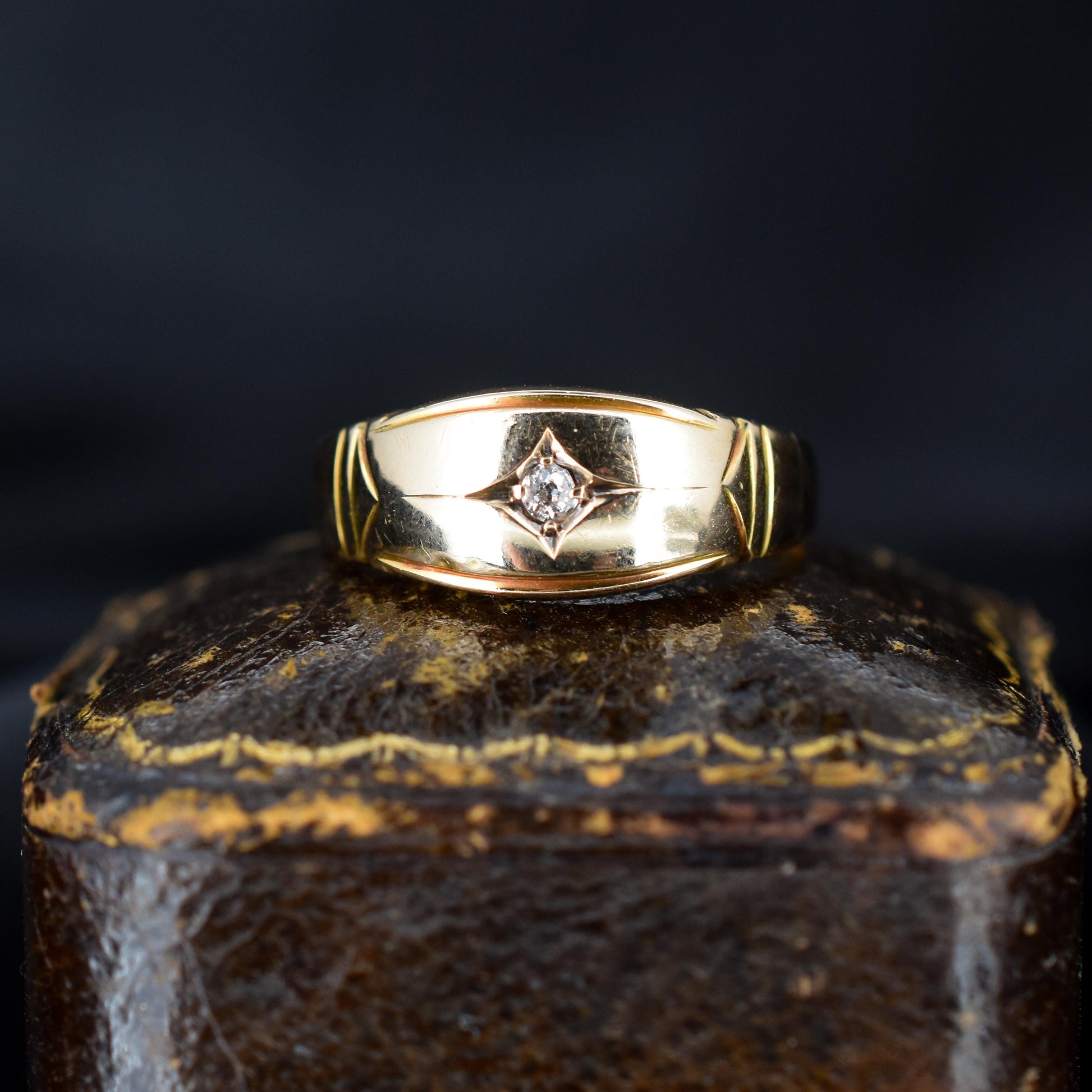 Antique Victorian Old Cut Diamond 18ct Gold Ring Band | Dated 1892