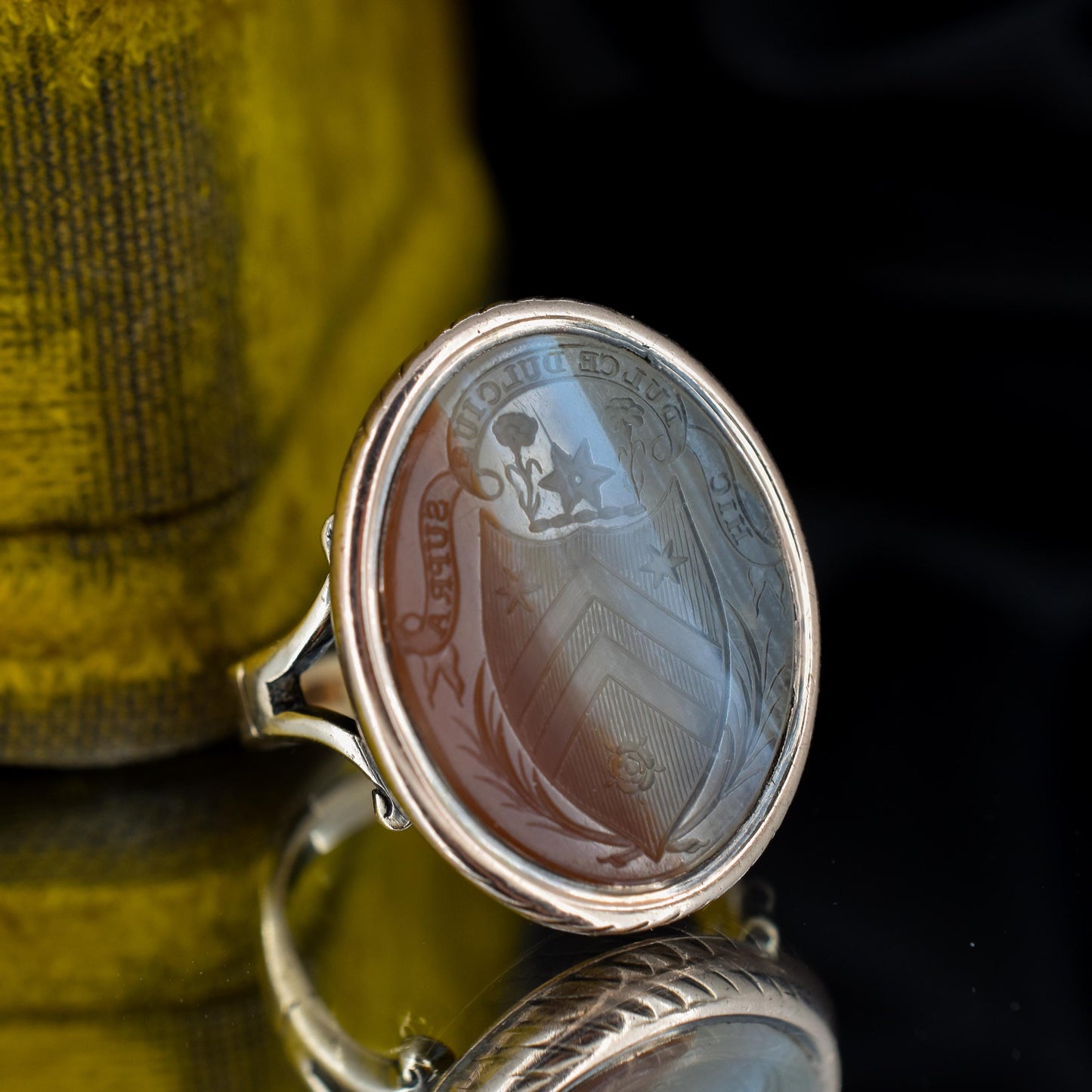 Antique Agate Shield Crest Intaglio 9ct Gold Signet Ring