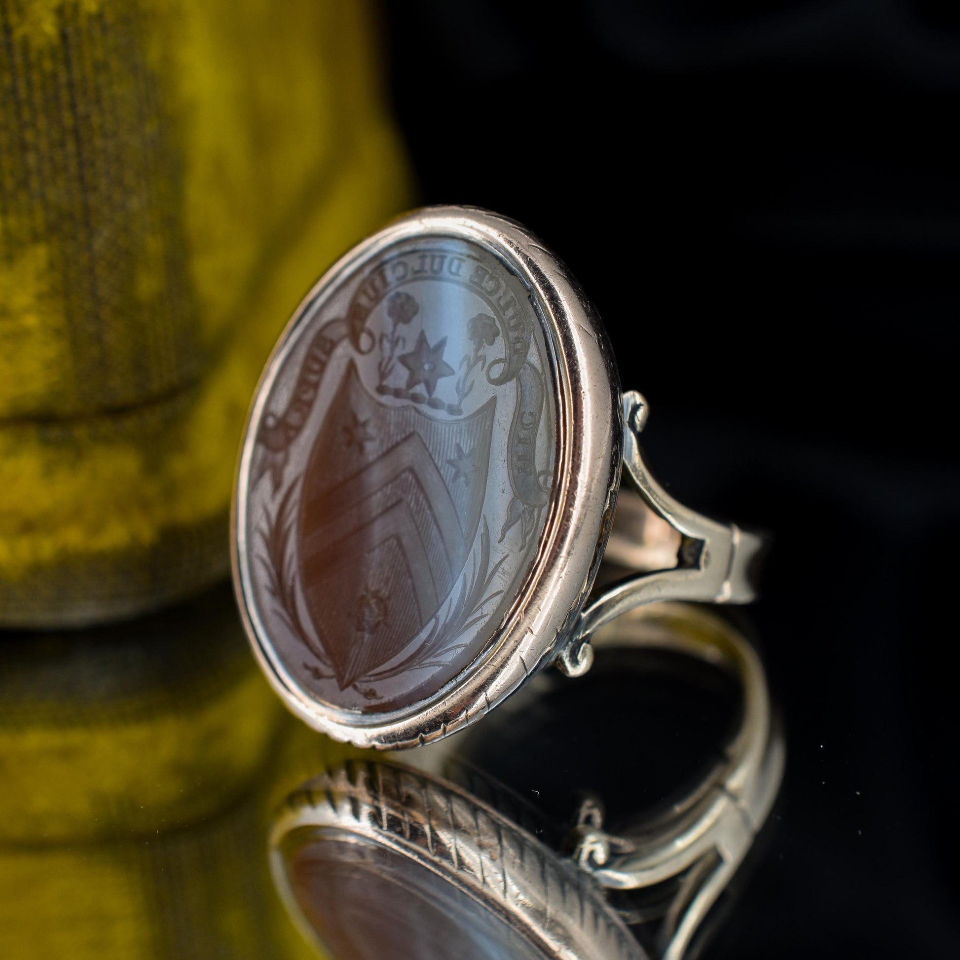 Antique Agate Shield Crest Intaglio 9ct Gold Signet Ring