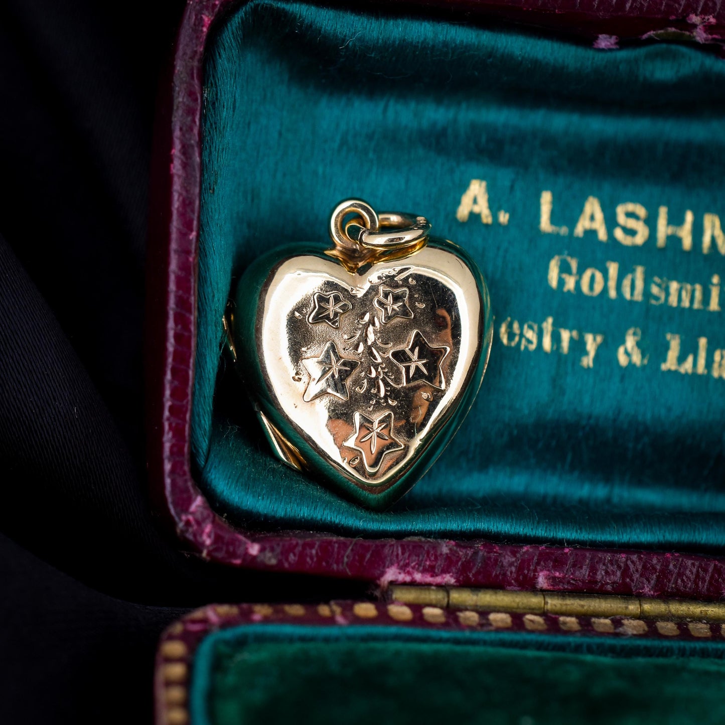 Antique 9ct Gold Ivy Heart Locket Pendant | Birmingham 1903