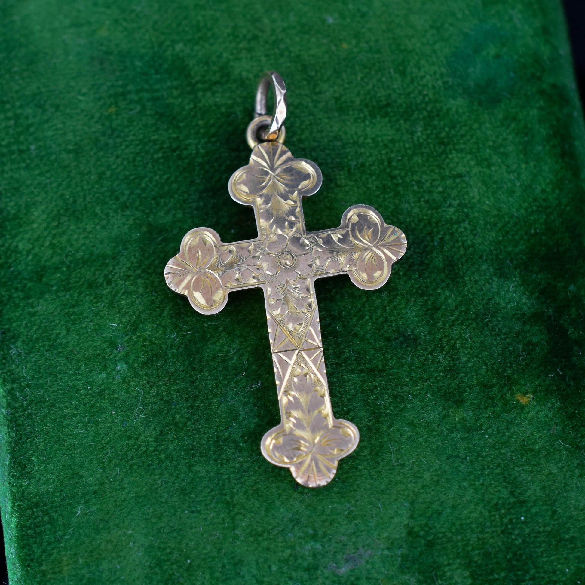 Antique Edwardian 9ct Gold Engraved Cross Pendant | Birmingham 1908