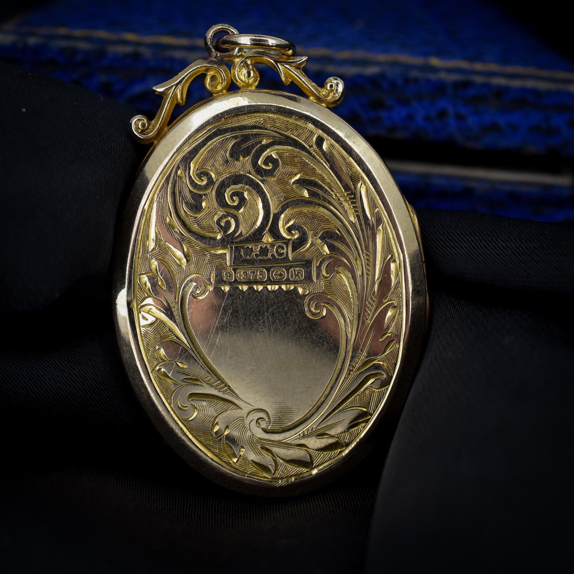 Antique Edwardian 9ct Gold Engraved Oval Fancy Locket | Birmingham 1909