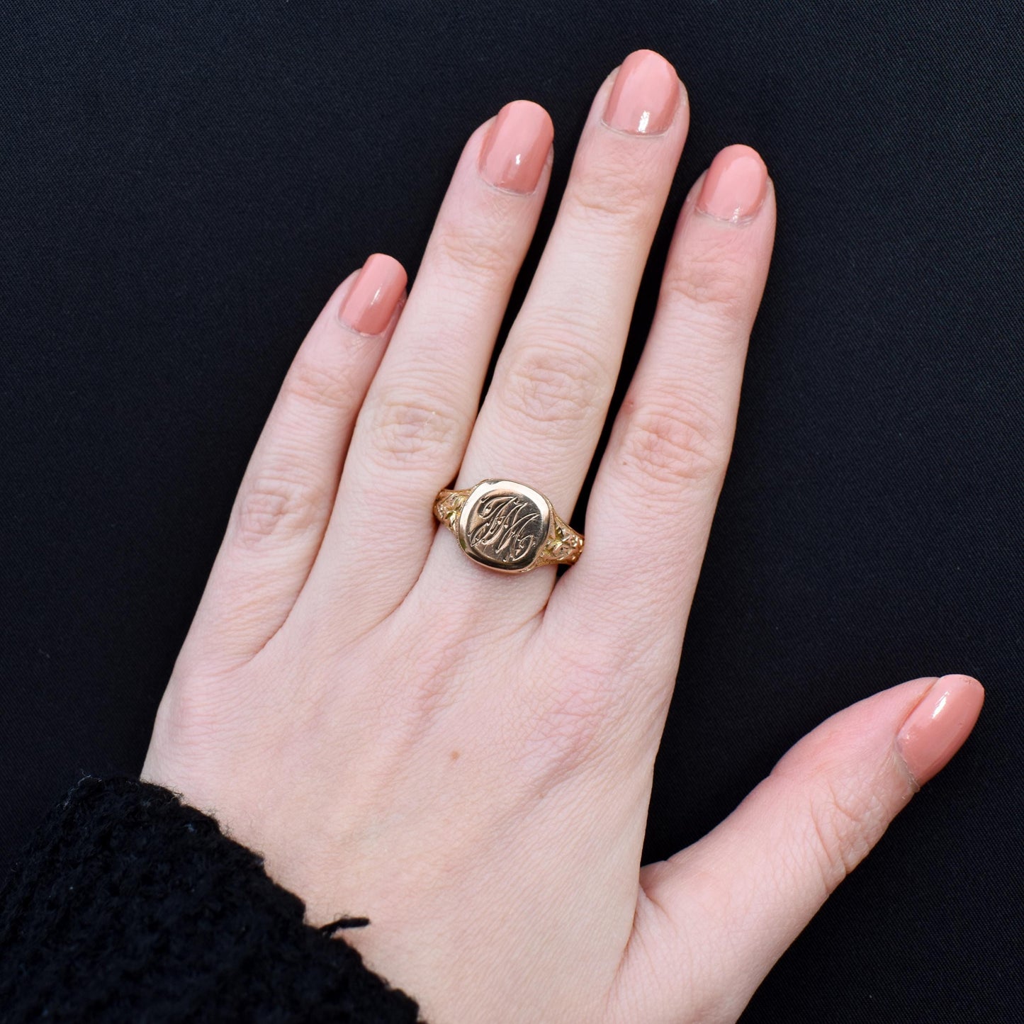 Antique Heavy 9ct Gold Engraved 'JM' Signet Ring - Dated 1925