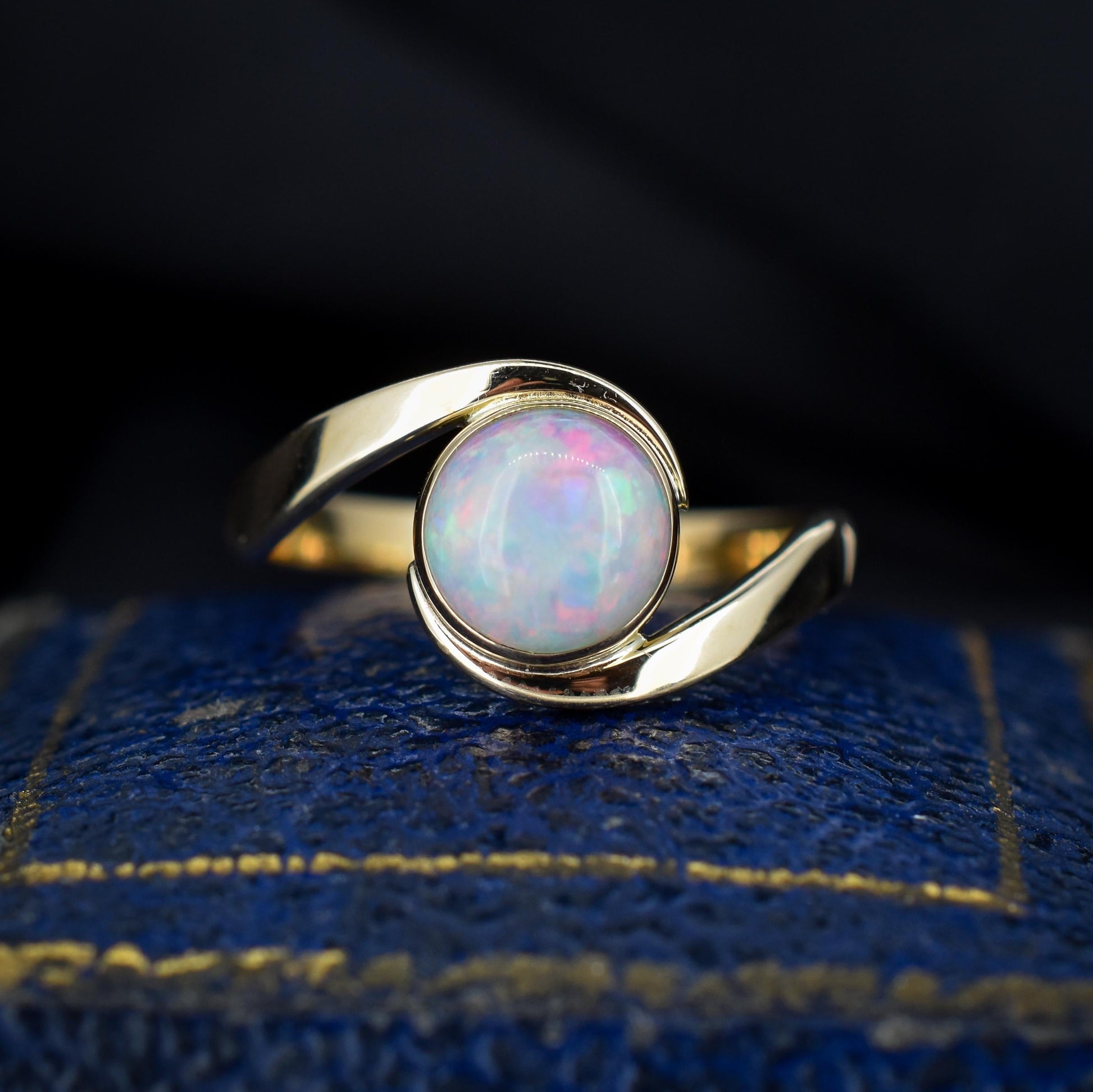 Vintage Natural Opal Round Bezel Twist Solitaire 9ct Gold Ring | Dated 1987