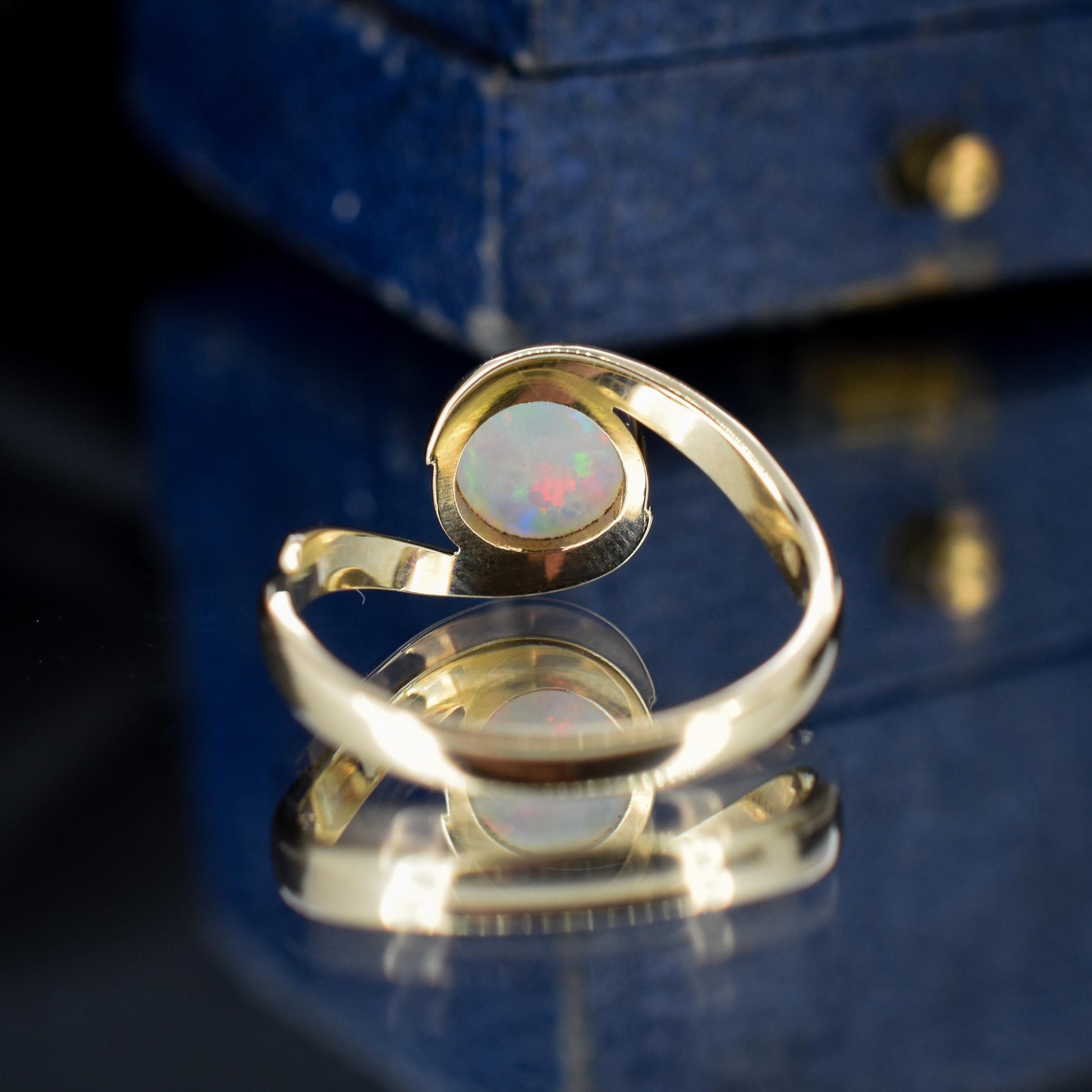 Vintage Natural Opal Round Bezel Twist Solitaire 9ct Gold Ring | Dated 1987