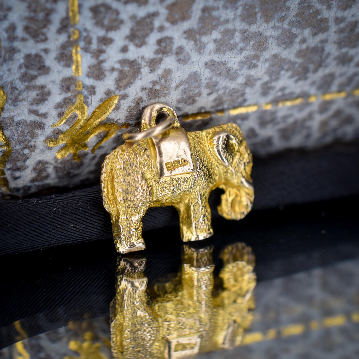 Vintage 9ct Yellow Gold Solid Elephant Animal Charm Pendant | Dated 1947