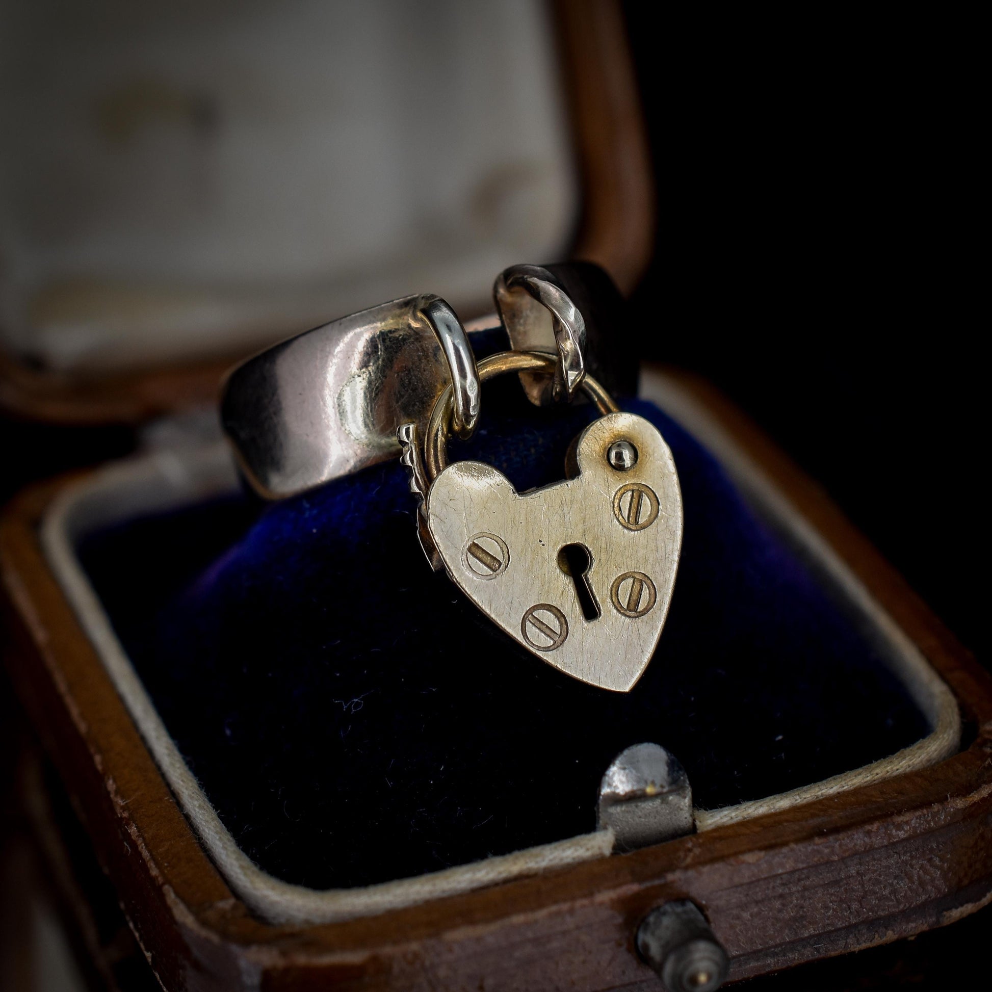 Antique Victorian Heart Padlock Drop 9ct Gold Band Ring | Birmingham 1895