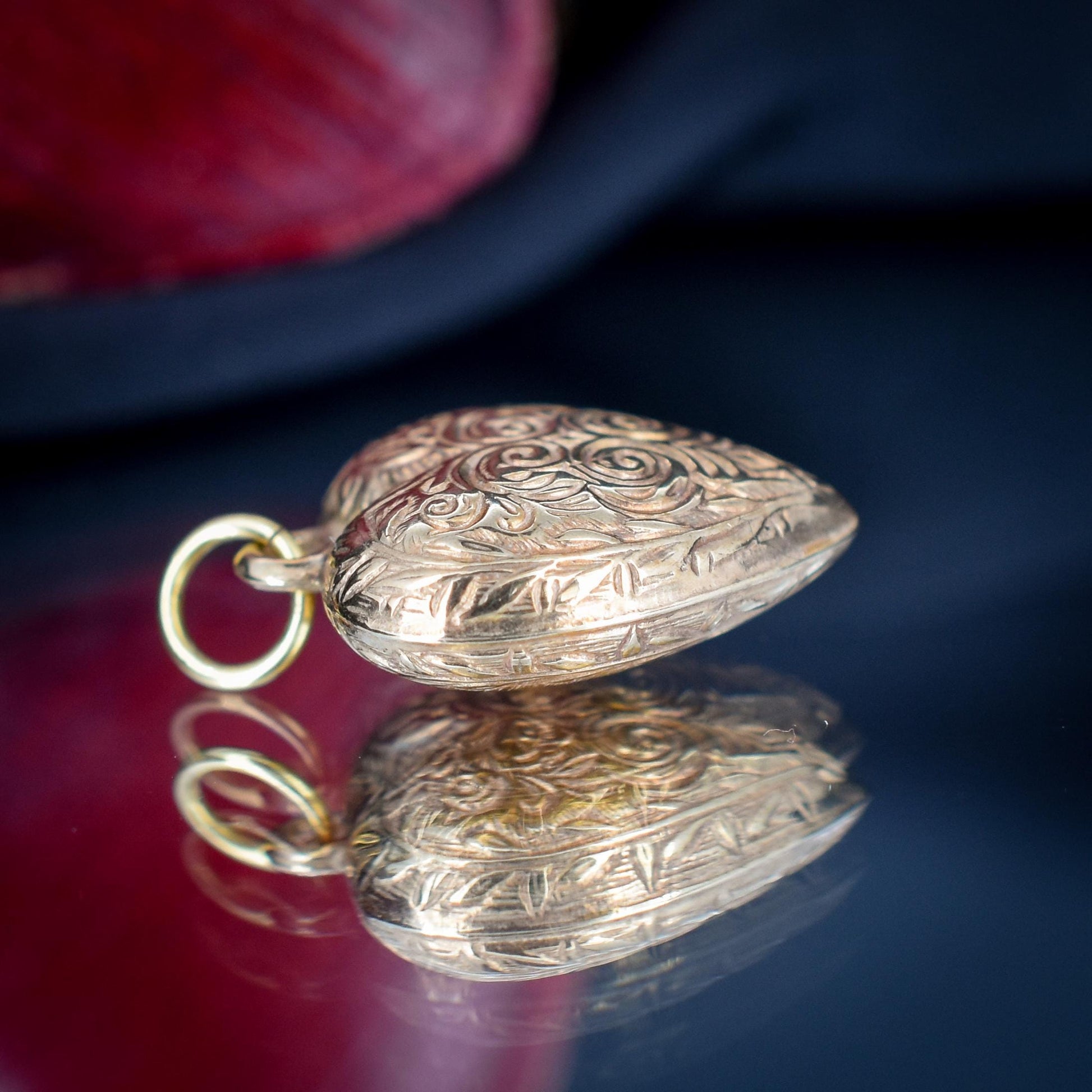 Vintage 9ct Gold Engraved Puffy Heart Pendant | Dated 1977