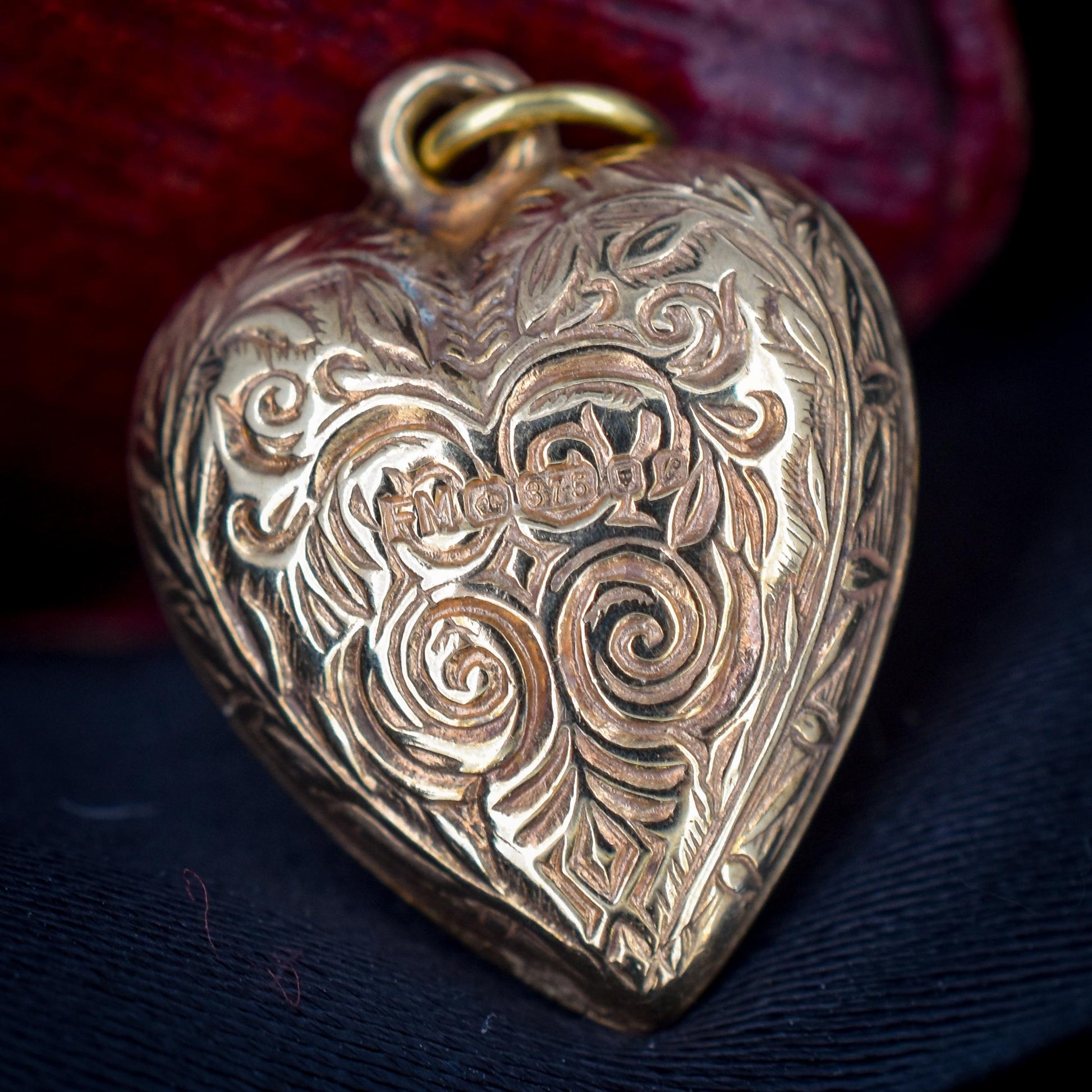 Vintage 9ct Gold Engraved Puffy Heart Pendant | Dated 1977