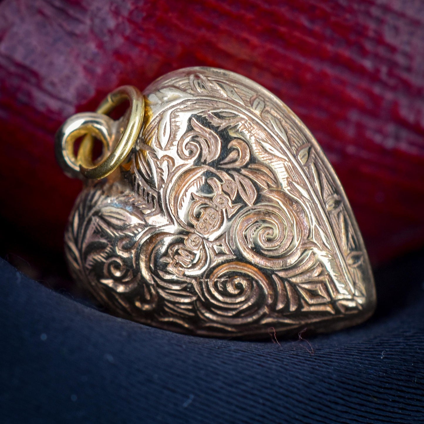 Vintage 9ct Gold Engraved Puffy Heart Pendant | Dated 1977