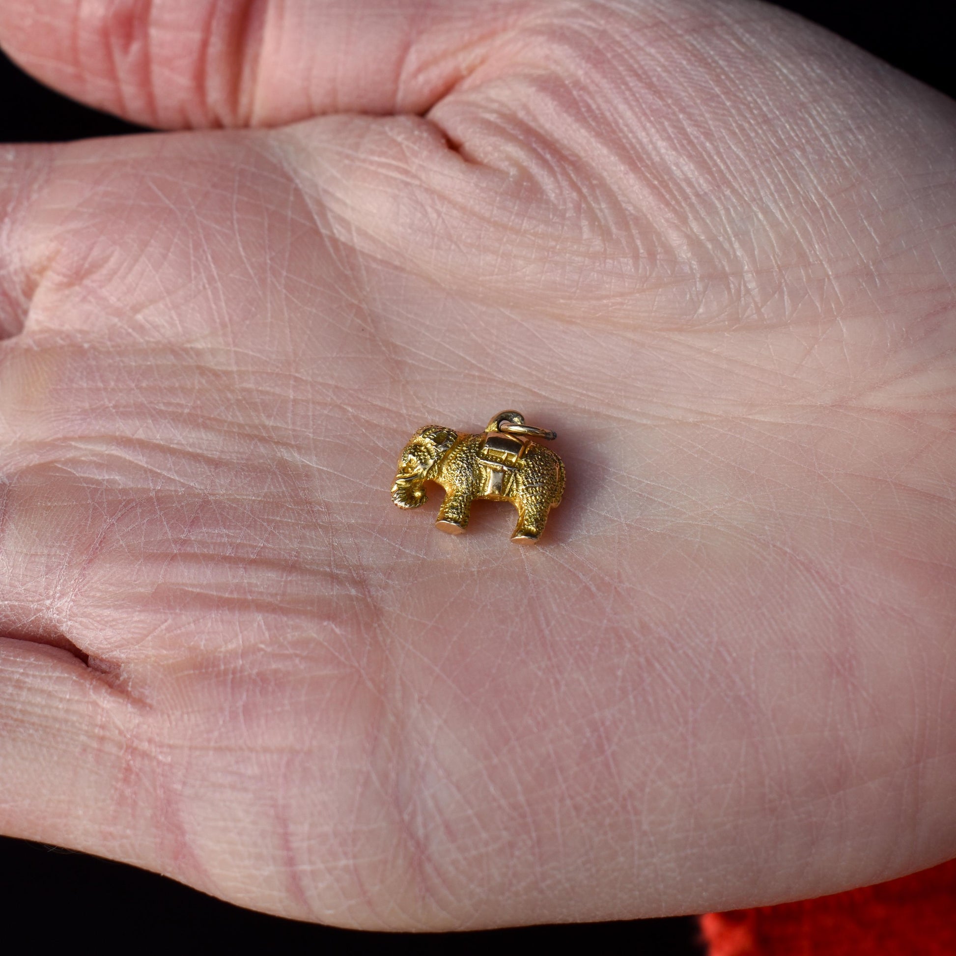 Vintage 9ct Yellow Gold Solid Elephant Animal Charm Pendant | Dated 1947