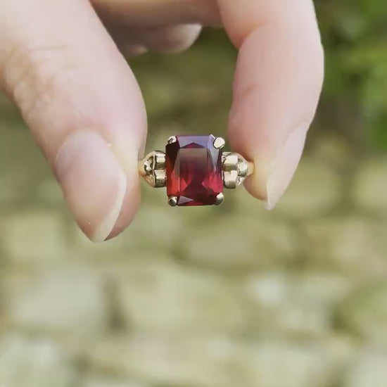 Vintage Synthetic Ruby 10ct Yellow Gold Solitaire Ring