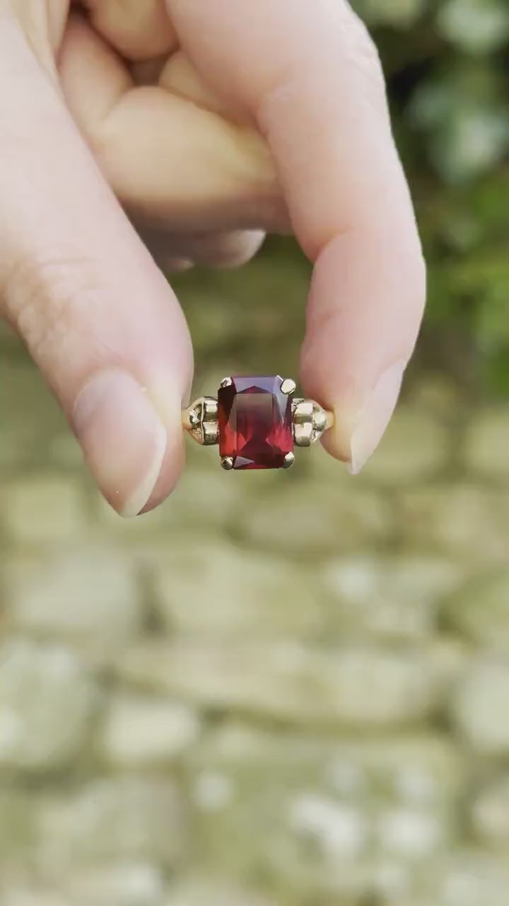 Vintage Synthetic Ruby 10ct Yellow Gold Solitaire Ring