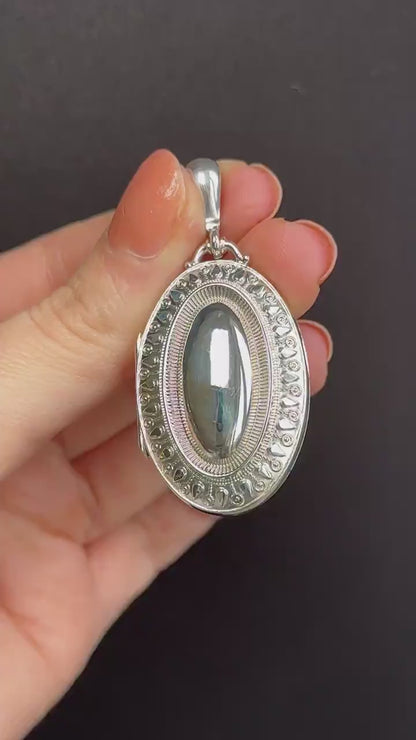 Antique Sterling Silver Oval Patterned Photo Locket Pendant | Birmingham 1883