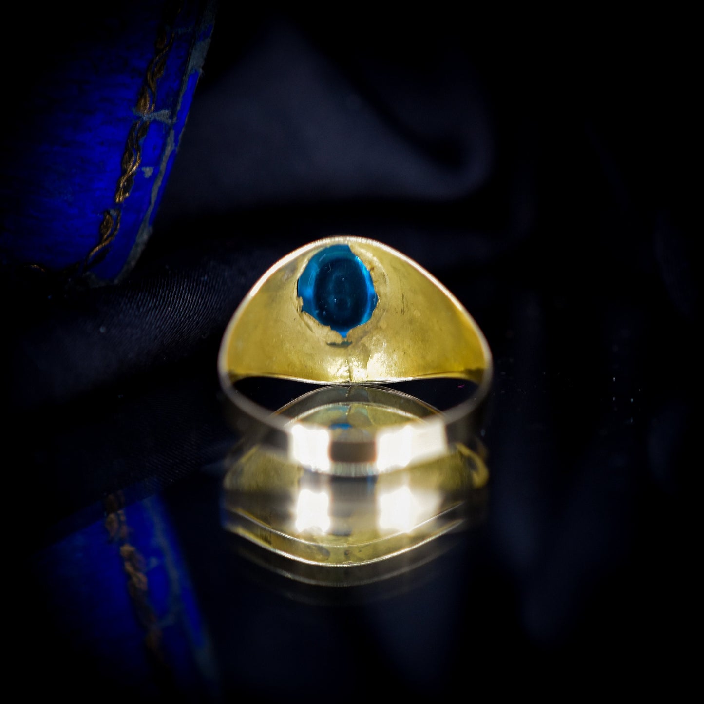 Vintage Blue Paste Cabochon 9ct 9K Yellow Gold Signet Ring – Unisex