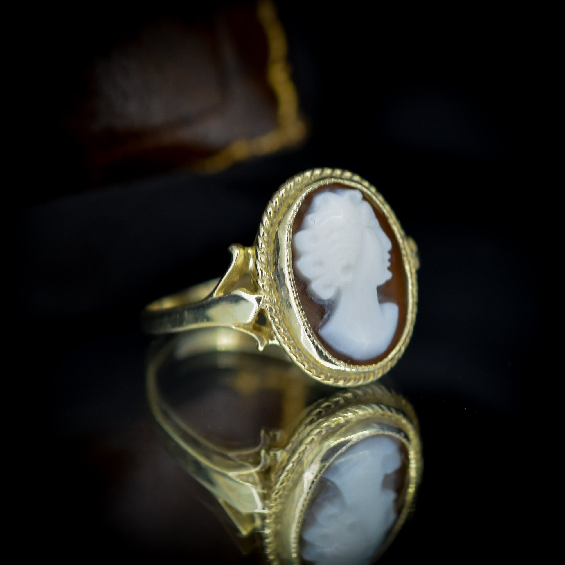 Vintage Style Sardoynx Cameo Portrait 18ct 18K Yellow Gold on Silver Oval Twist Ring