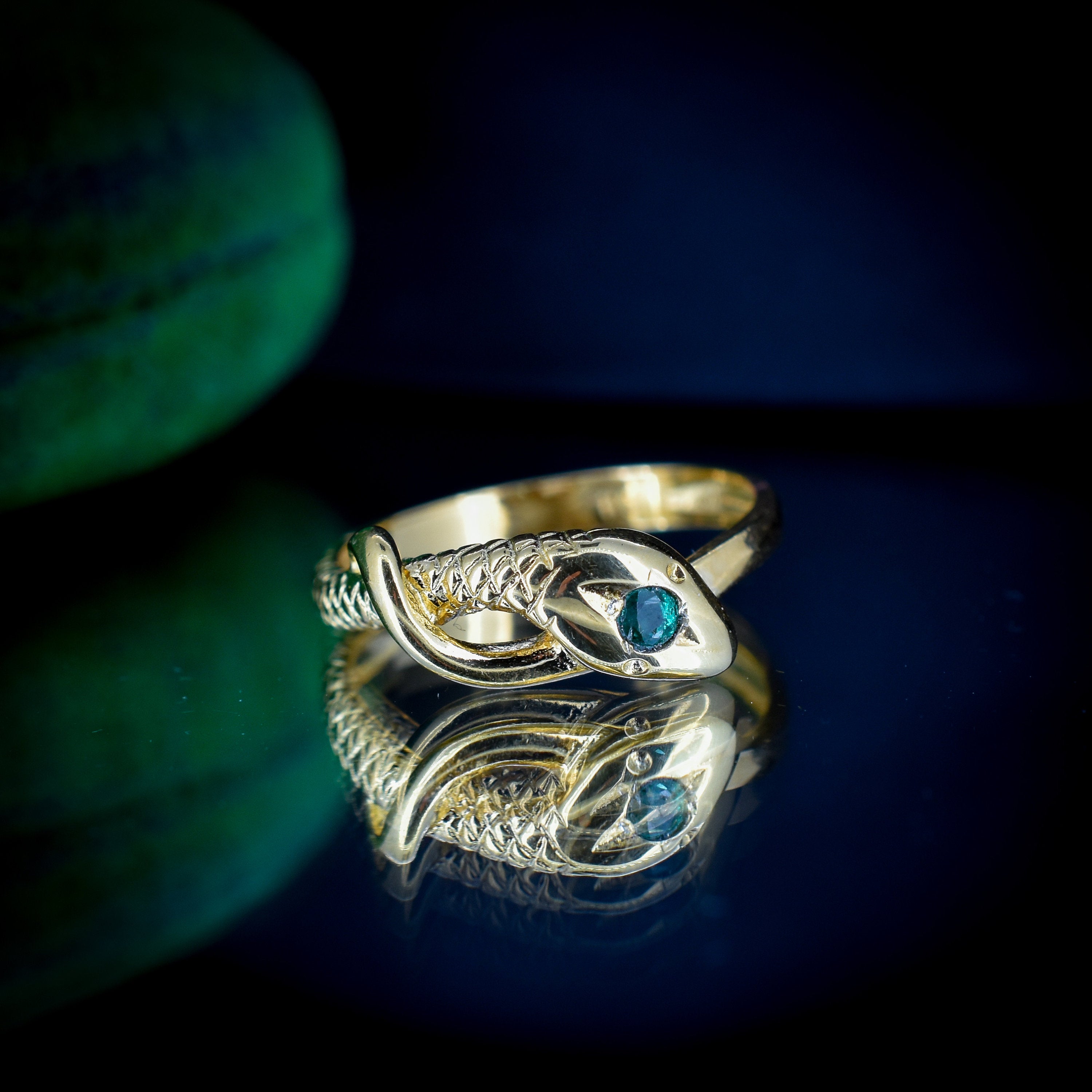 Snake on sale emerald ring