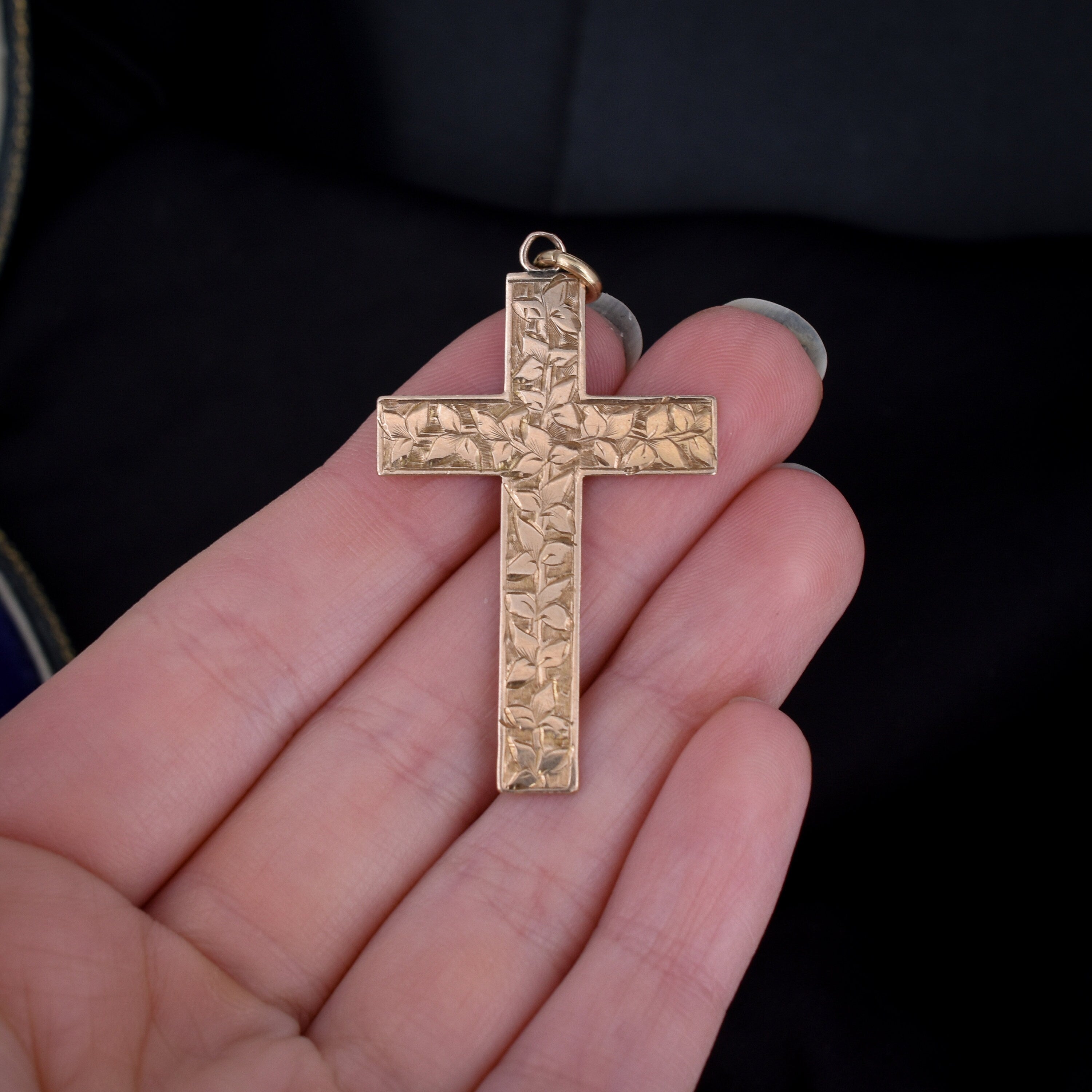 9ct fashion gold cross pendant